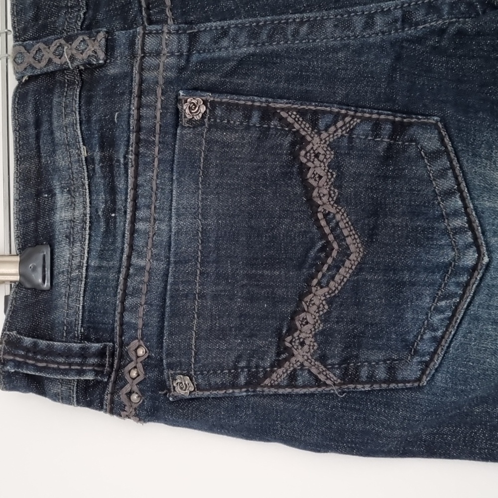 Rose Royce, dark blue denim shorts, rose button and stud details, size 27 5/6 - Picture 9 of 14